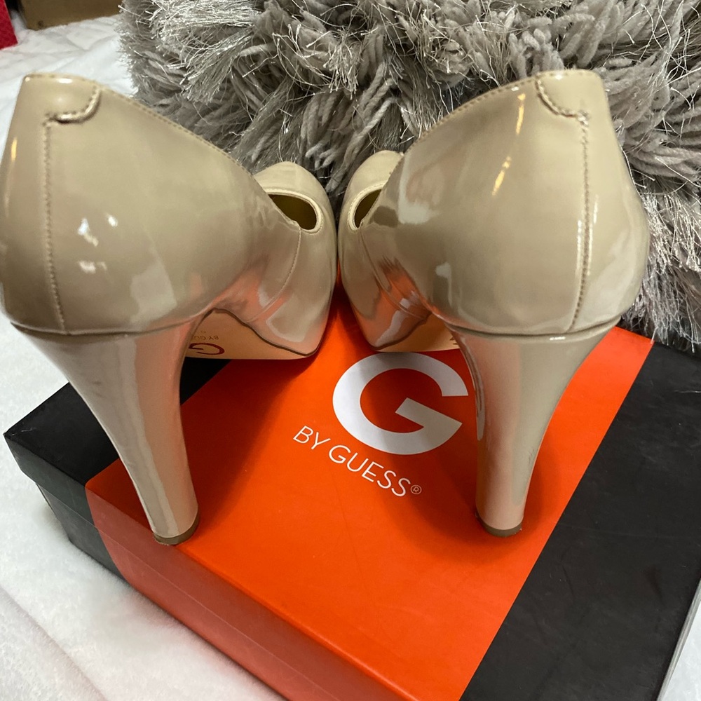 GUESS Women's Cream Heels